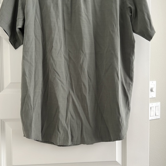 Columbia Short Sleeve Button Up XL - Picture 8 of 12